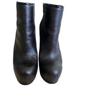 Auth Ysl Tribtoo Platform Leather Boots Black
Light Seppia Color, 37